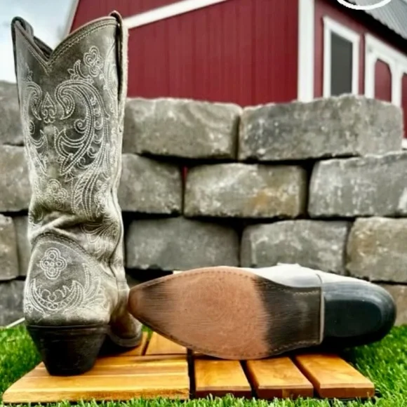 Size 8.5M Rockin Country distressed brown leather boots - Picture 2 of 2